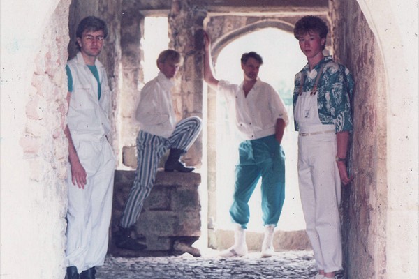 Group Colour Church Inside Archway 6