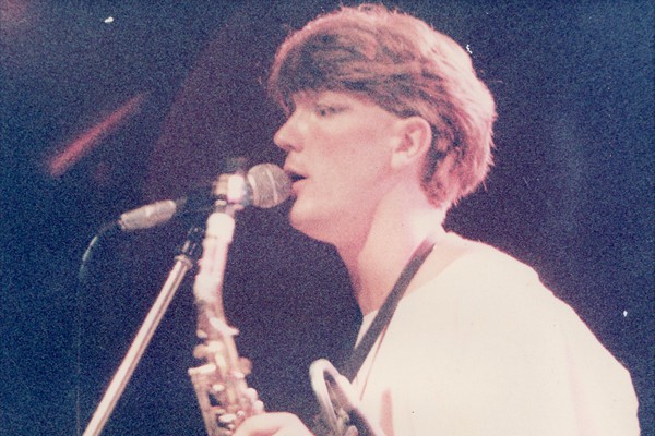 Steve Colour Live Head Singing