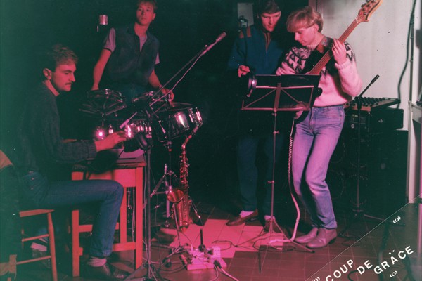 Group Colour Practising with corner logo